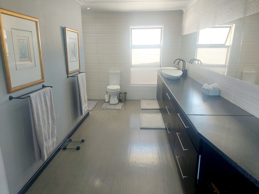 5 Bedroom Property for Sale in De Bakke Western Cape